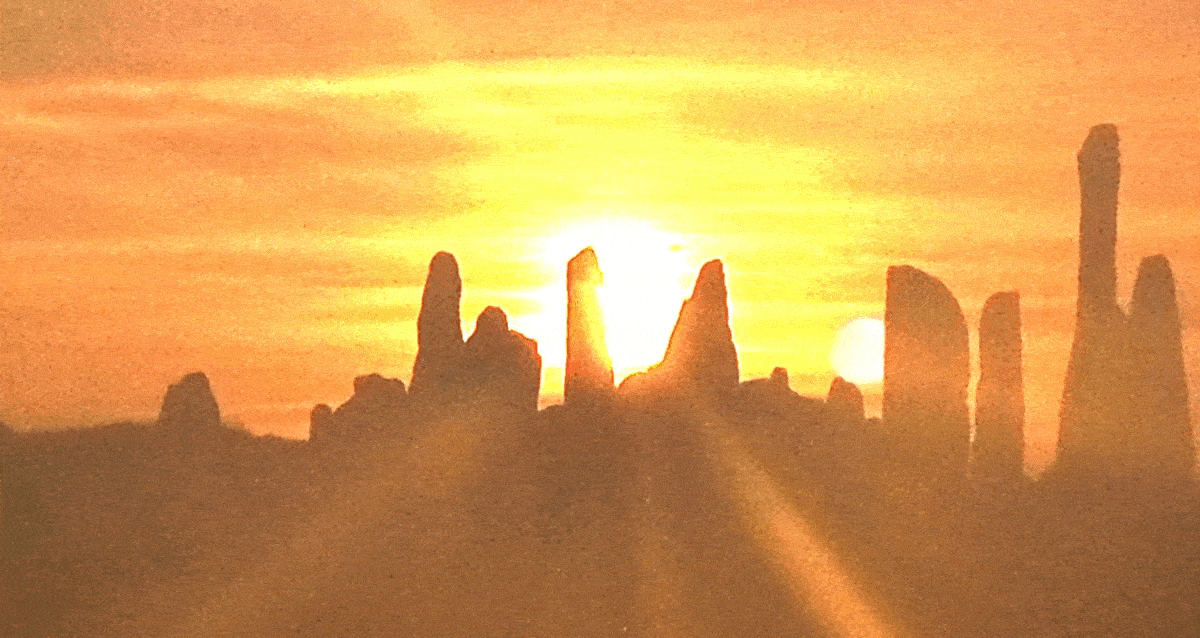 Near-faraway stones ad Moon