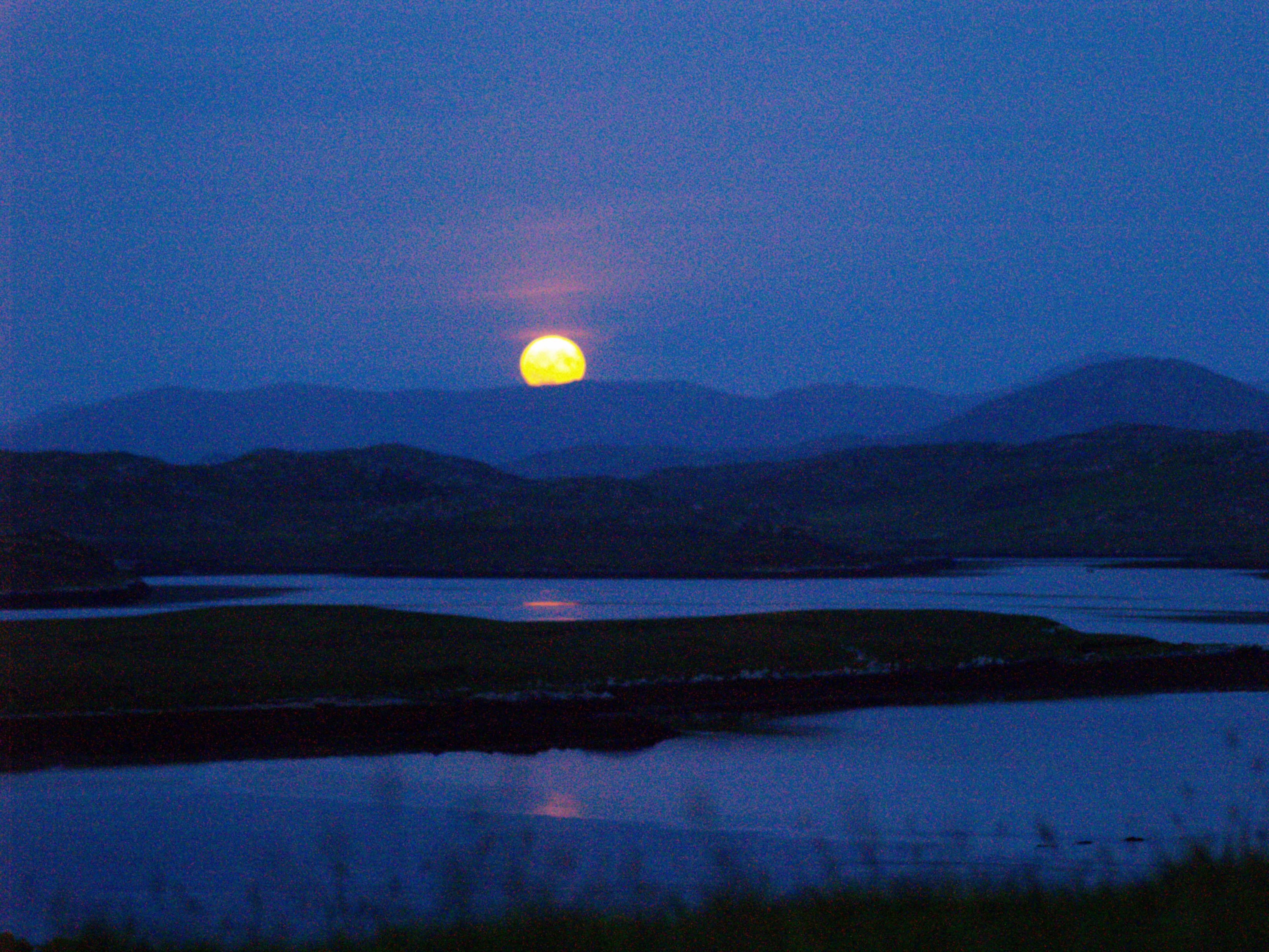Moon over
      Sleeping Beauty (G. Ponting)